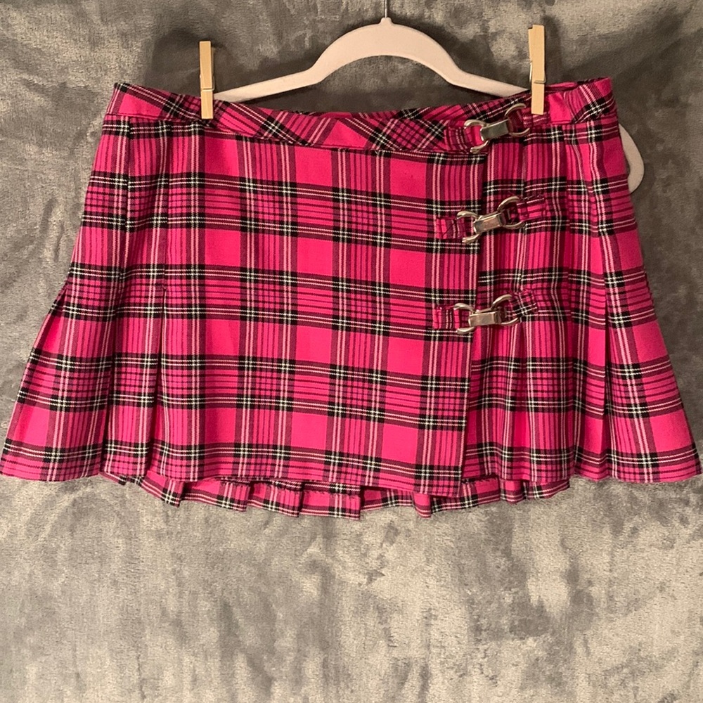 Pink Plaid Mini-Skirt with silver buckles